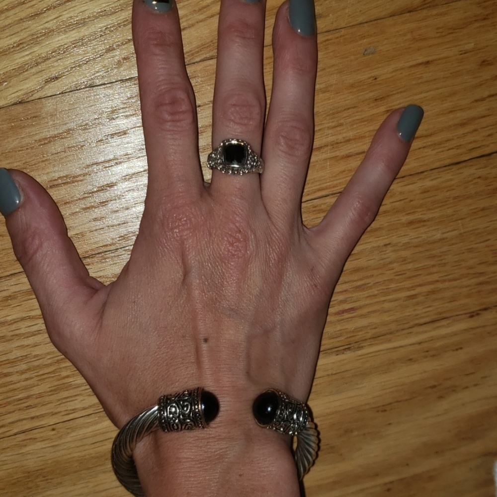 Boutique Jewelry.... looks brand name!